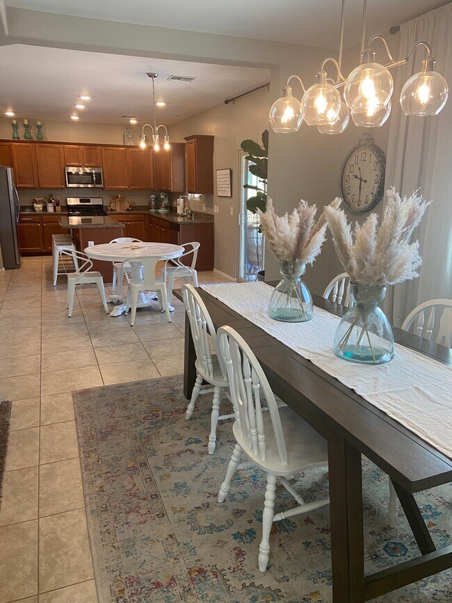 Building Photo - 9095 Blue Saguaro St