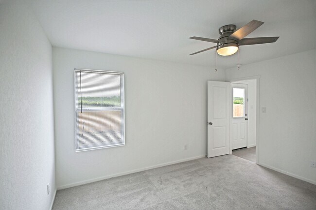 Building Photo - 463 River Run Wy
