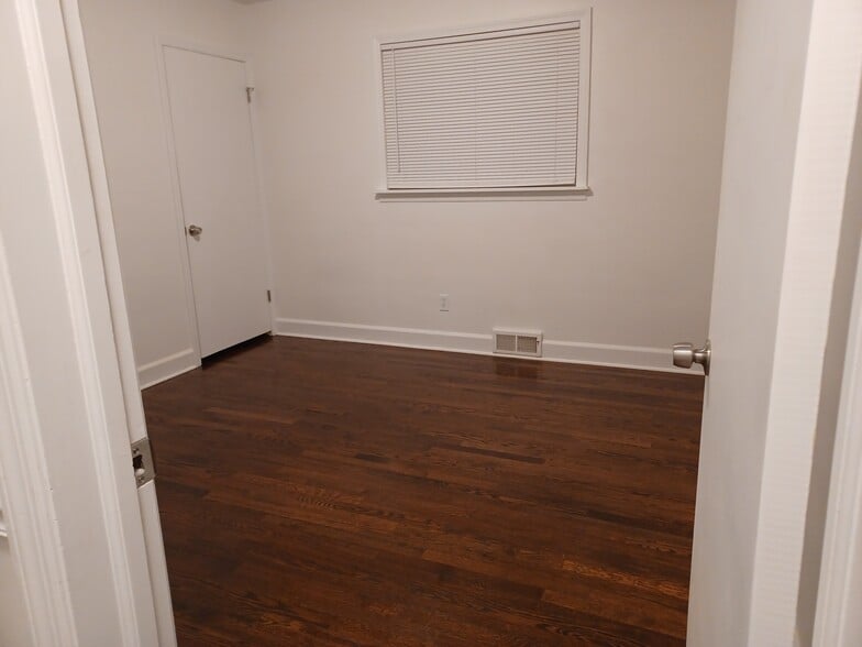Building Photo - 3925 Kernersville Rd
