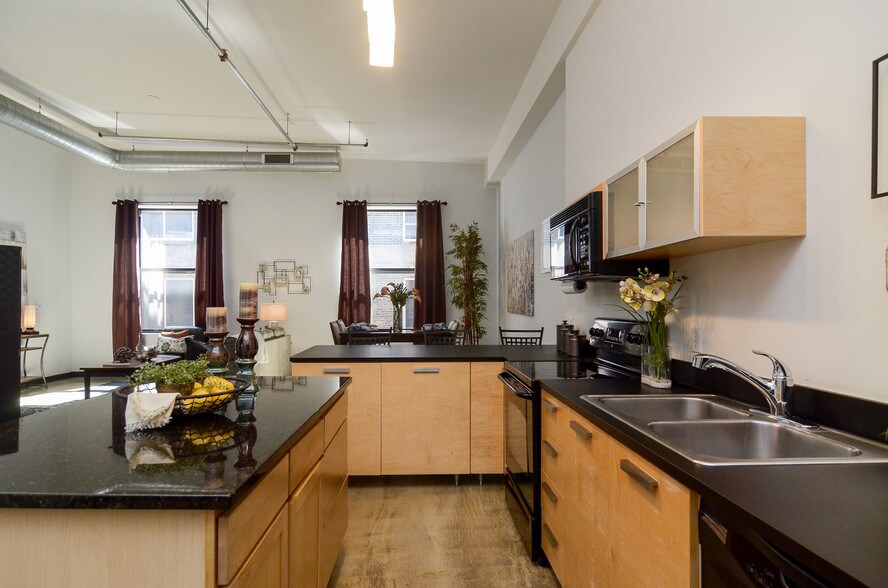 Building Photo - 350 St Peter St