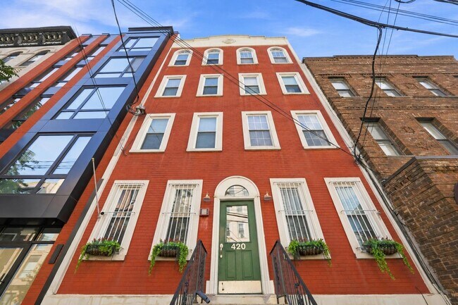 Building Photo - 420 Monroe St