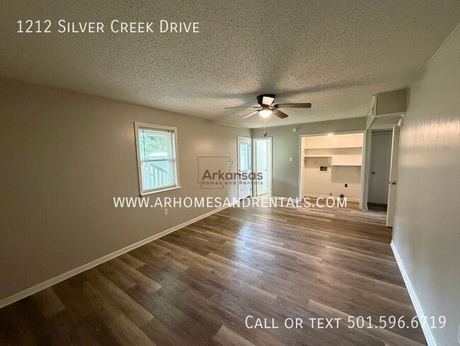 Building Photo - 1212 Silver Creek Dr