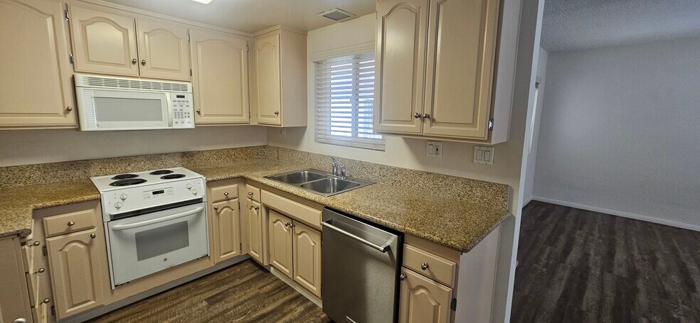 Building Photo - 23818 Audrey Ave