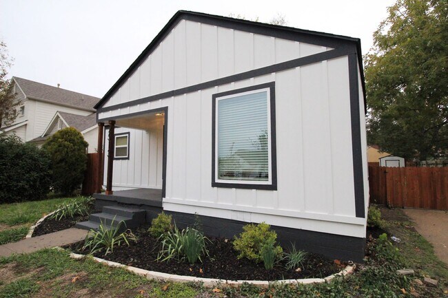 Building Photo - Ryan Place- Short to Mid-Term Rental Fully...