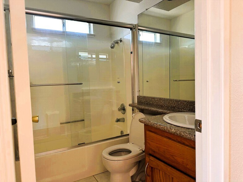 Building Photo - 3025 Badger Dr