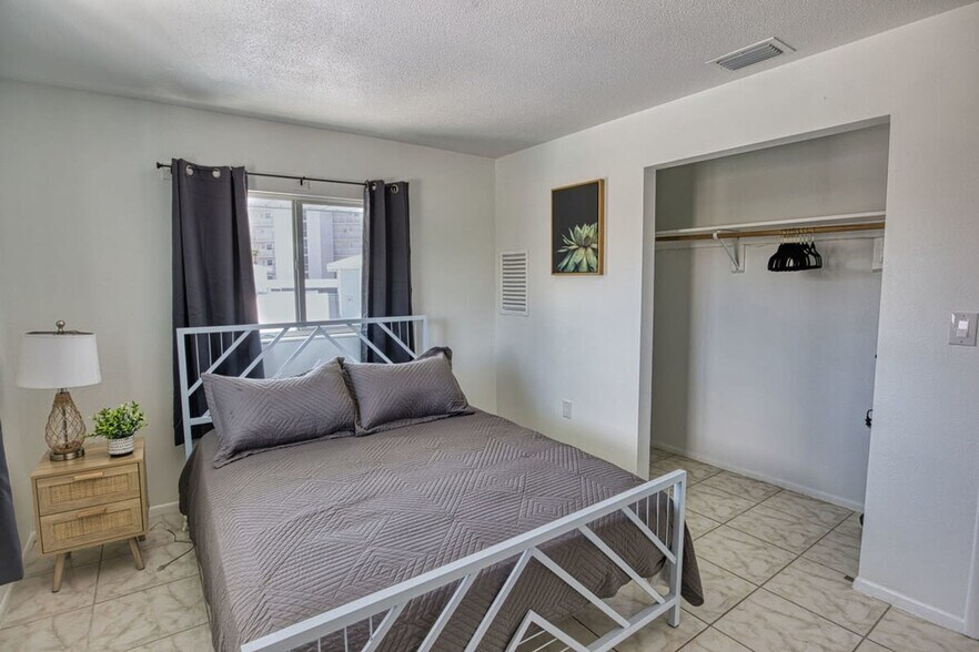 Building Photo - 505 Fillmore Ave