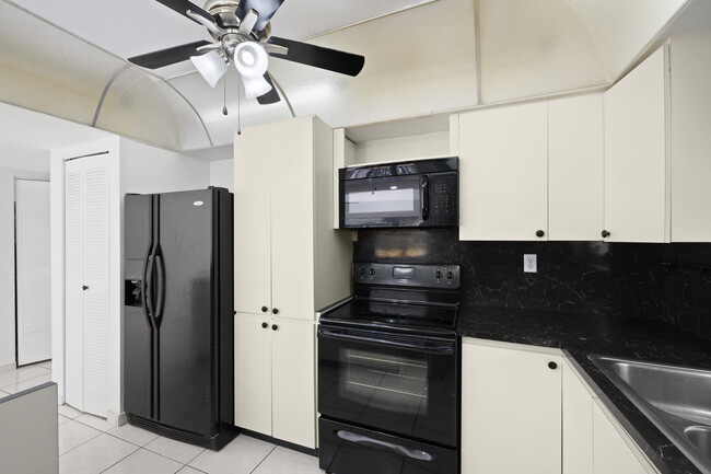 Building Photo - 7734 Balboa St