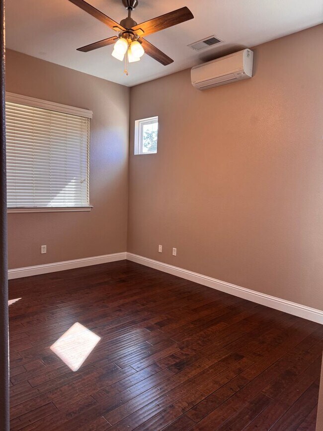 Building Photo - Beautiful single family home