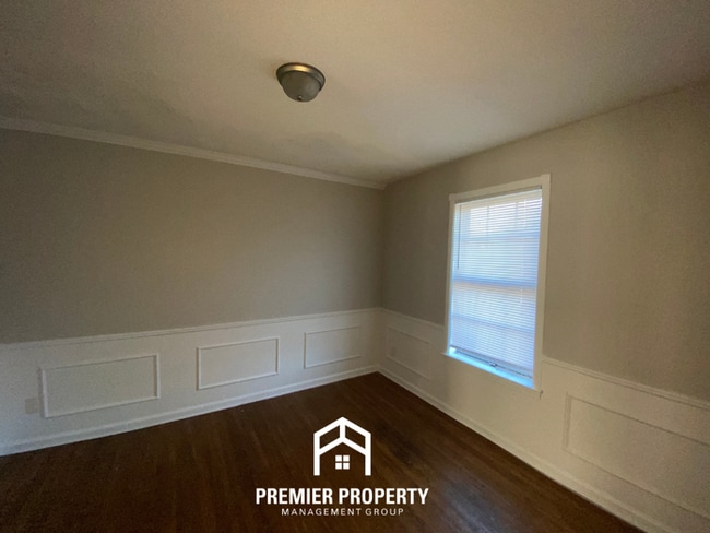 Building Photo - Spacious 4BR/2BA Memphis Home with Den, Fireplace & 2-Car Garage