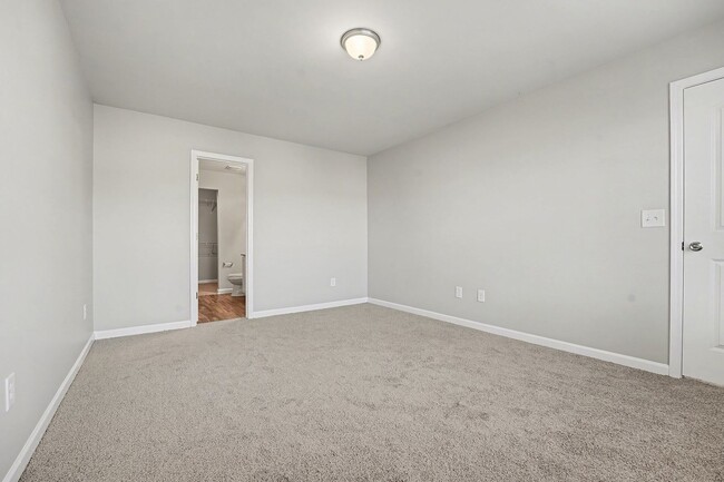 Building Photo - Beautiful 3-bedroom, 2.5-bath home in Greensboro