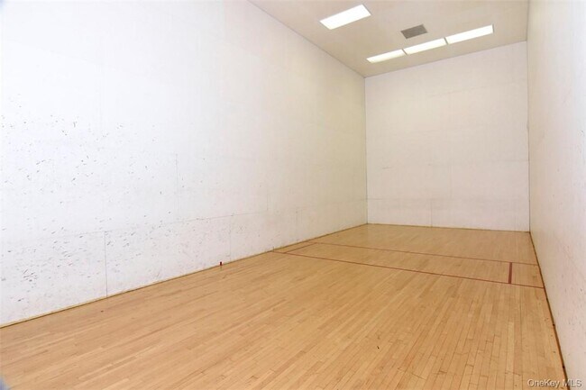 Building Photo - 352 Carroll Close