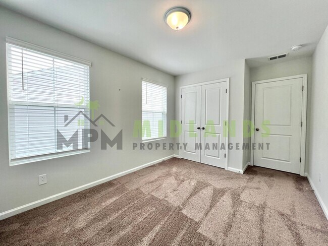 Building Photo - 333 Canary Grass Ct