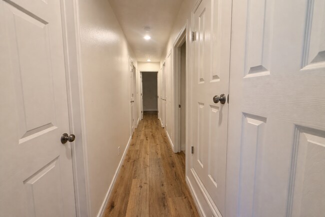 Building Photo - Charming 3-Bedroom Condo in Franklin Park – Prime Provo Location