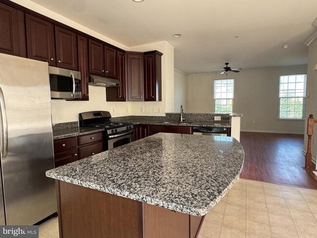 Building Photo - 814 Susan Cir
