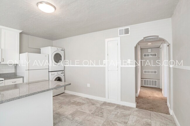 Building Photo - 222 S 100 E