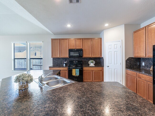 Building Photo - 11103 Avery Oaks Ln