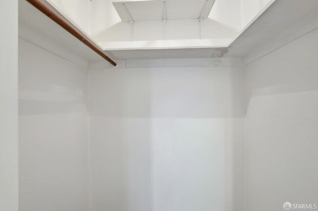 Building Photo - 101 Piccadilly Pl