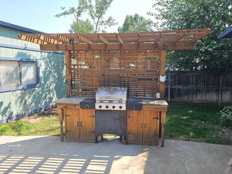 Building Photo - 4010 S Bannock St