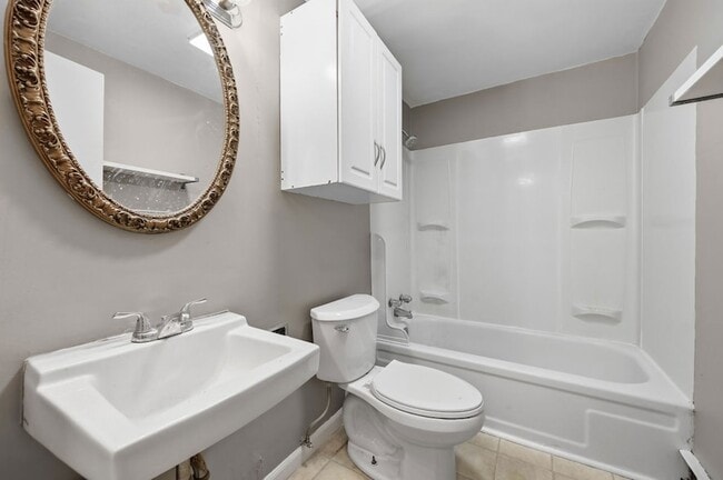 Building Photo - 125 S Clay St