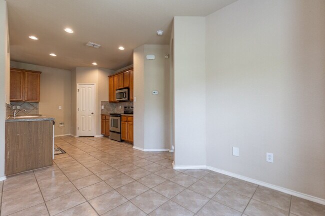 Building Photo - 906 Ashbury Bluff