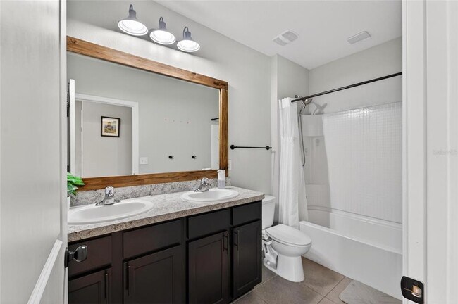 Building Photo - 11176 Leland Groves Dr