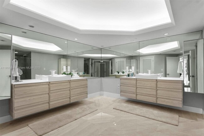 Building Photo - 2600 Island Blvd