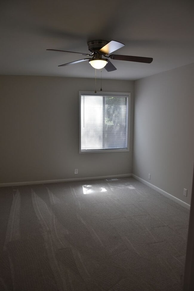 Building Photo - 553 Doral Country Dr
