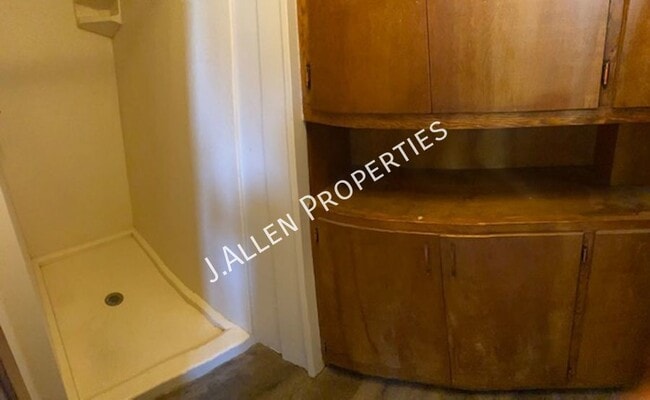 Building Photo - 313 N 12th St