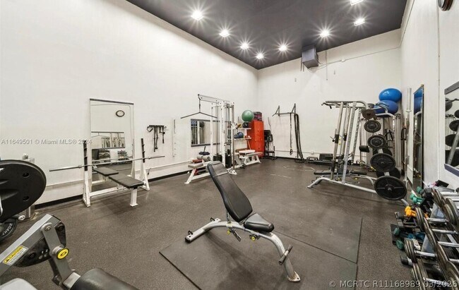 Building Photo - 630 Tennis Club Dr