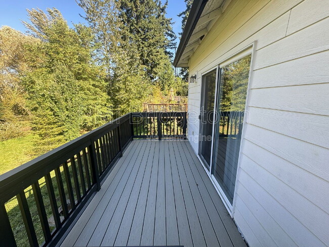 Building Photo - 1723 NW Wonderview Ave