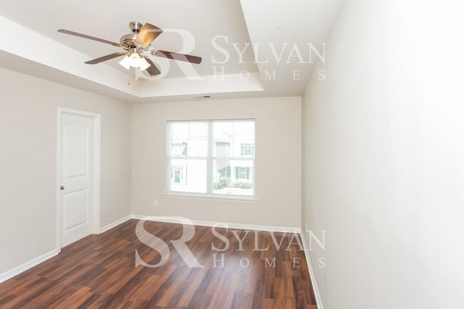 Building Photo - Prepare to be impressed by this 3 bedroom, 2 bathroom home