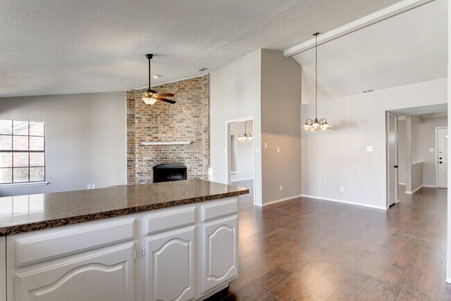 Building Photo - "Charming 3-Bedroom Retreat with 2 Full Baths in Rowlett – 1,894 Sq. Ft. of Comfort on Shipman St.!"