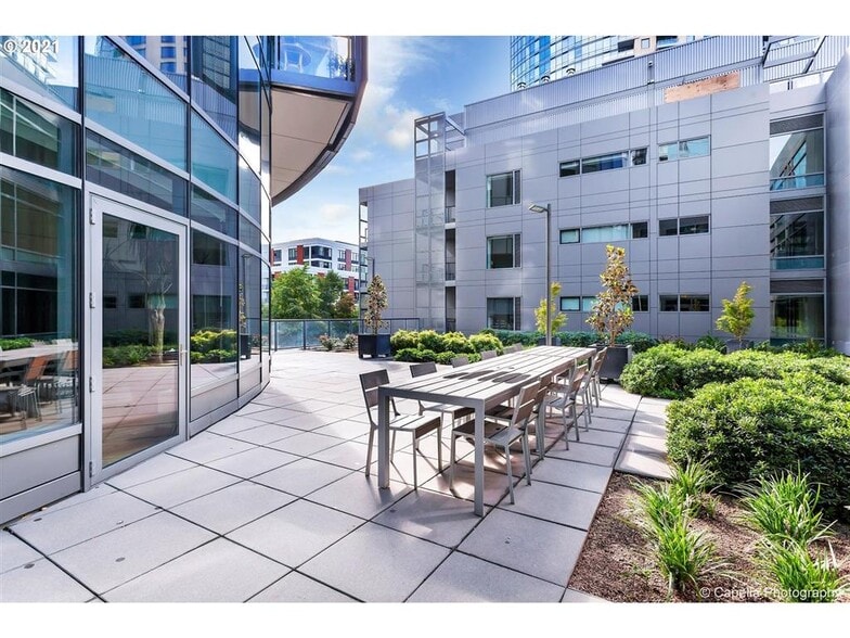 John Ross outdoor area - 3601 S River Pky