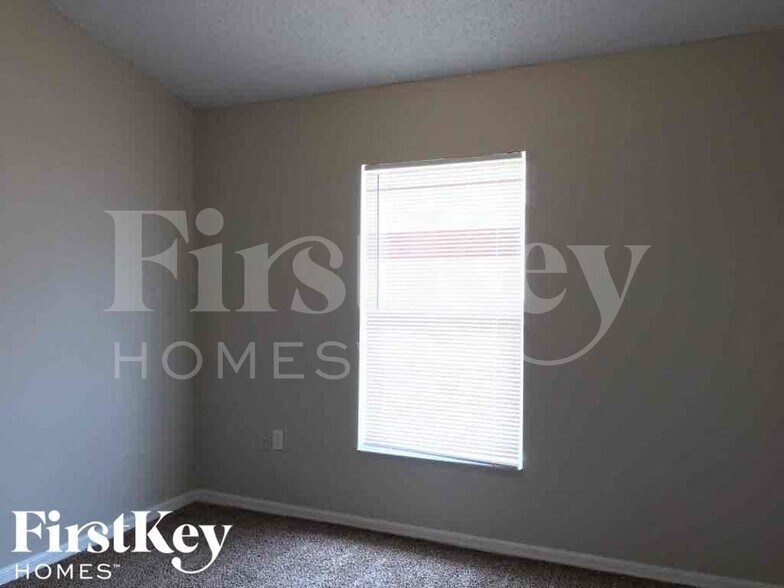 Building Photo - 6551 Viewpoint Ct