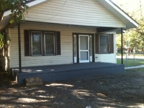 Building Photo - 3358 Phyllis St