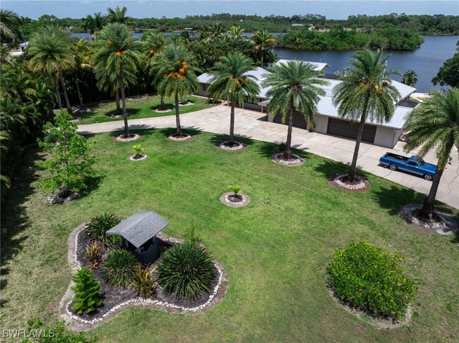 Building Photo - 14562 Riverside Dr
