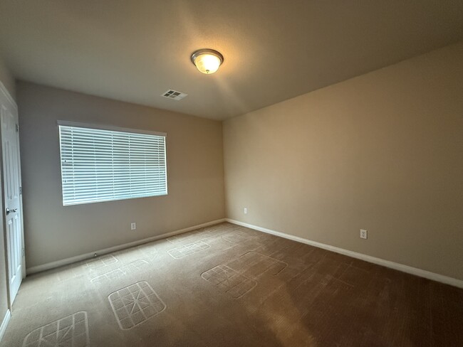 Building Photo - 6830 Philharmonic Ave