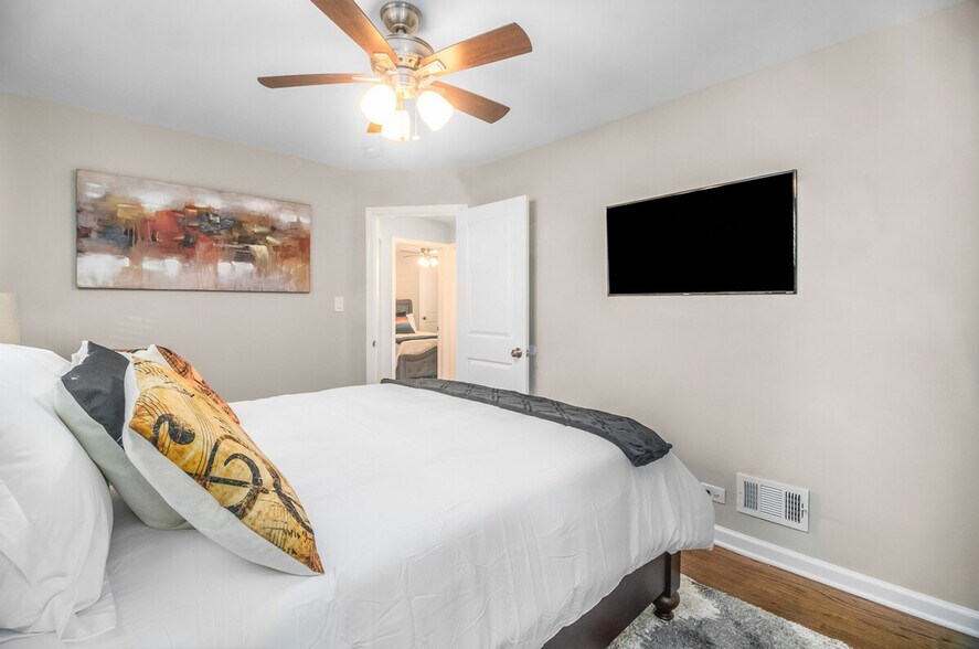 Building Photo - 3833 S 61st Ct