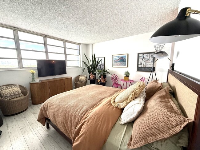 Building Photo - 800 West Ave