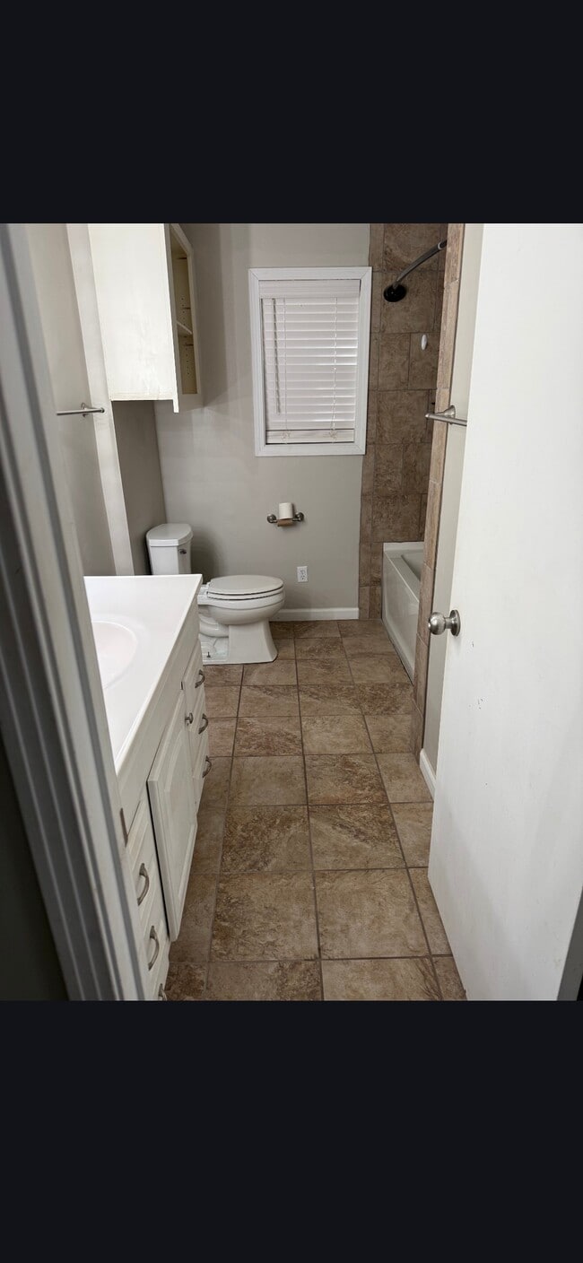 Building Photo - 619 Cherokee Rd