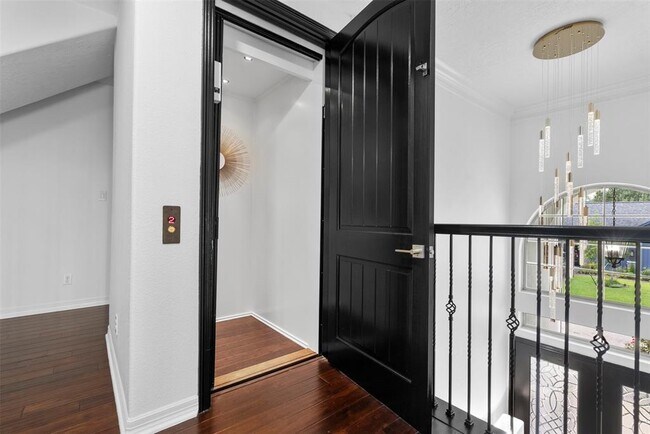 Building Photo - 2523 Watts St