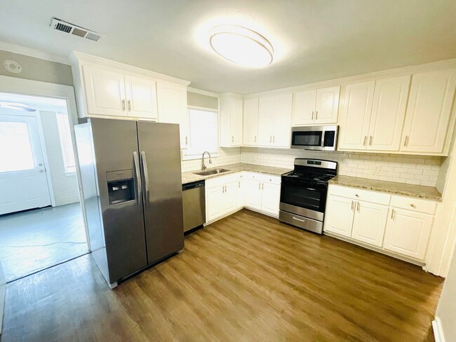 Building Photo - ** 4 Bed 2.5 Bath located in Mcgehee Allen...