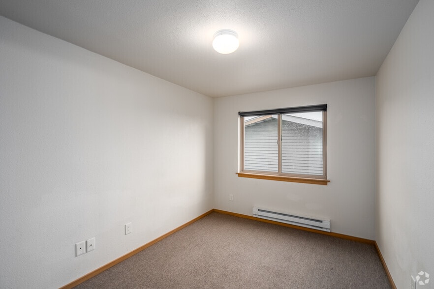 4BR, 3BA - 1,200SF - Bedroom - A&T Investments