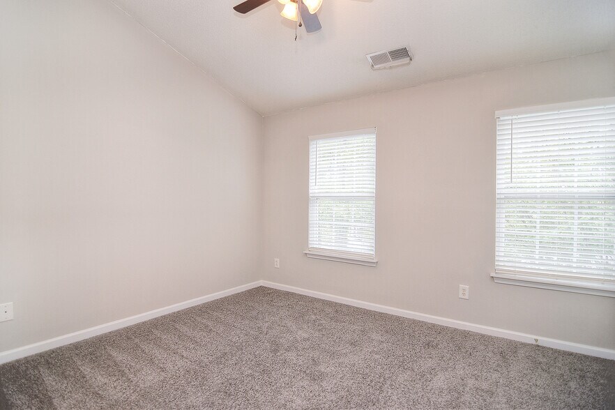 Building Photo - 158 Portestown Way