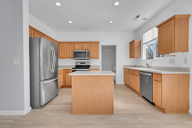 Building Photo - $2,695.95 - 3 bed, 2 bath in Lochbuie with a Large Backyard and In Unit Laundry!