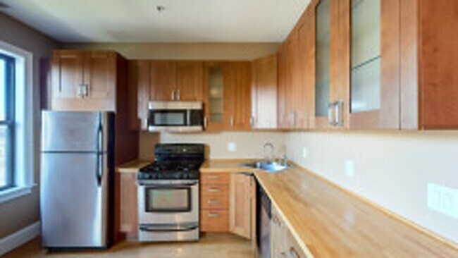 Building Photo - Renovated Bay Village  2 Bed on Cortes Street for June 1st
