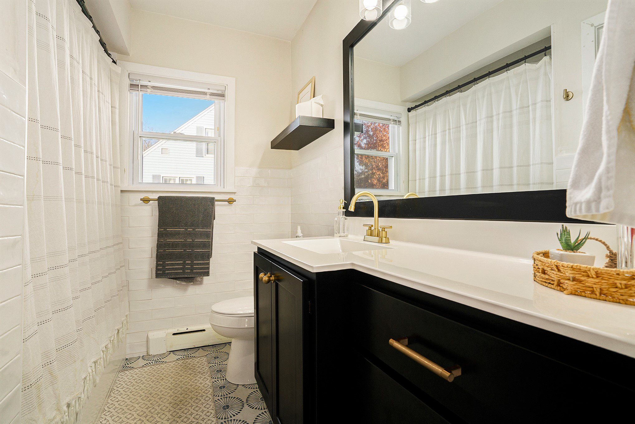 Building Photo - 204 E Spring St