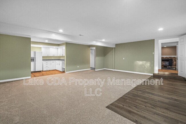 Building Photo - 1525 E Woodland Dr