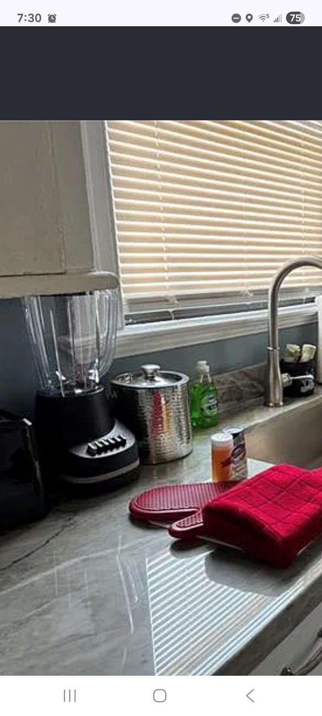 Primary Photo - 4108 N Robertson St