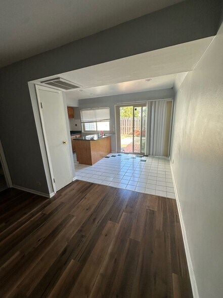 Building Photo - 1008 Manor Ln